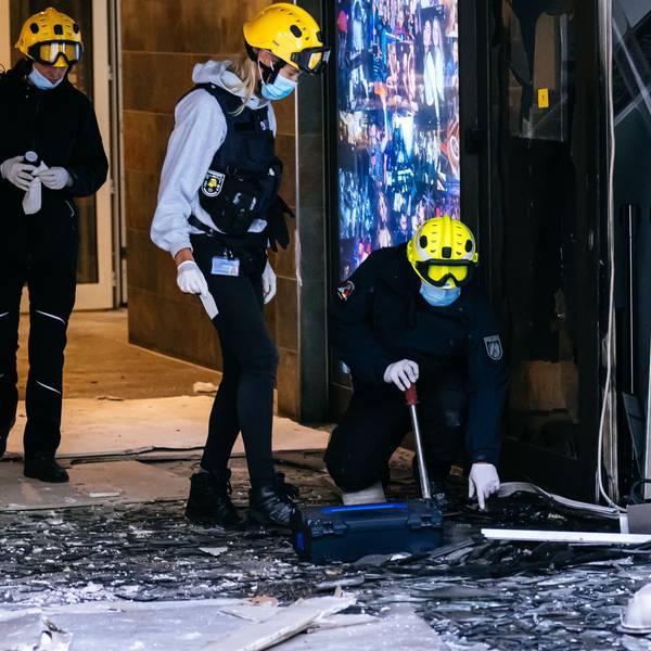 Ermittler arbeiten am Nachtclub Vanity