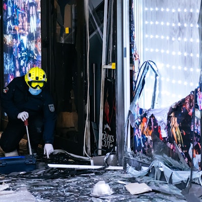 Ermittler arbeiten am Nachtclub Vanity