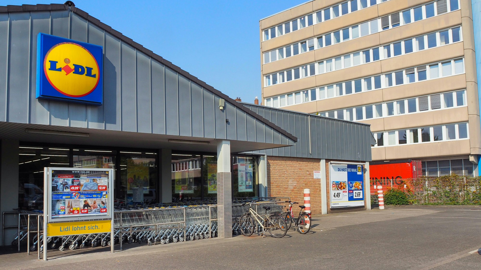 Wo heute der Lidl-Mark am Höninger Weg in Zollstock steht, sollen in den nächsten Jahren Wohnungen errichtet werden. Auch ein oder mehrere Lebensmittelmärkte sind geplant.