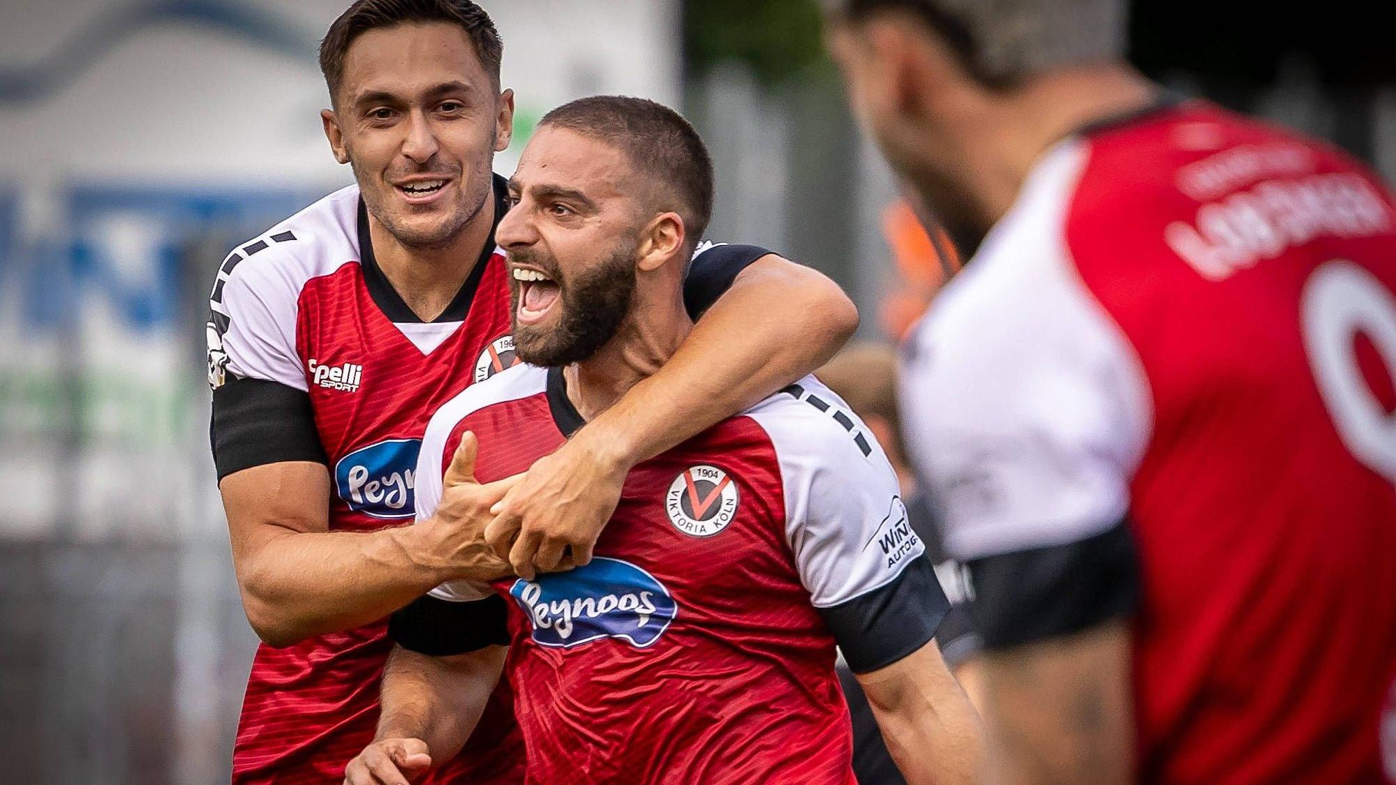 3. Liga: FC Viktoria Köln - SC Verl, 22.09.2024 Jubel über das Tor zum 1:1 durch Serhat-Semih Güler FC Viktoria Köln, 30 Köln, 22.09.2024, 6. Spieltag der 3. Fußball-Liga, FC Viktoria Köln - SC Verl im Sportpark Hoehenberg in Köln. Die DFL-Bestimmungen verbieten die Verwendung von Fotografien als Bildsequenzen und / oder Quasi-Videos. *** 3 Liga FC Viktoria Köln SC Verl, 22 09 2024 Cheering about the goal to 1 1 by Serhat Semih Güler FC Viktoria Köln, 30 Köln, 22 09 2024, 6 matchday of the 3 soccer league, FC Viktoria Köln SC Verl at Sportpark Hoehenberg in Cologne The DFL regulations prohibit the use of photographs as image sequences and or quasi videos Copyright: xBEAUTIFULxSPORTS/LeahxKohringx