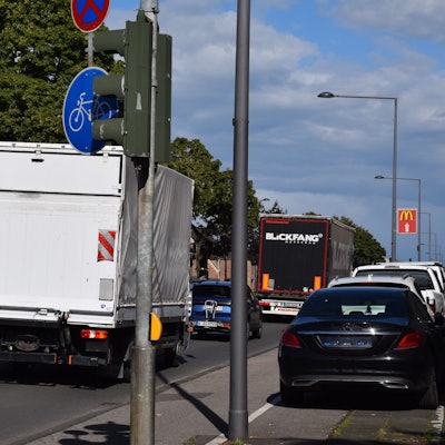 LKWs auf Bergisch Gladbacher Straße