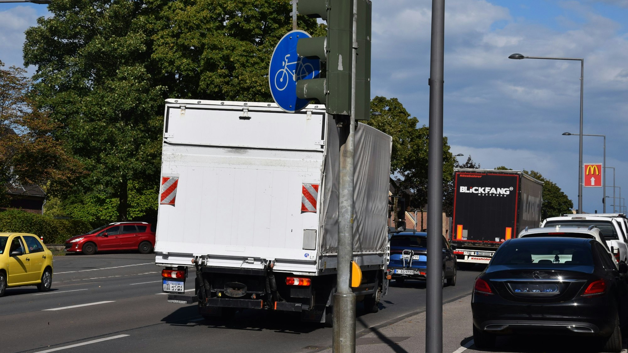 LKWs auf Bergisch Gladbacher Straße