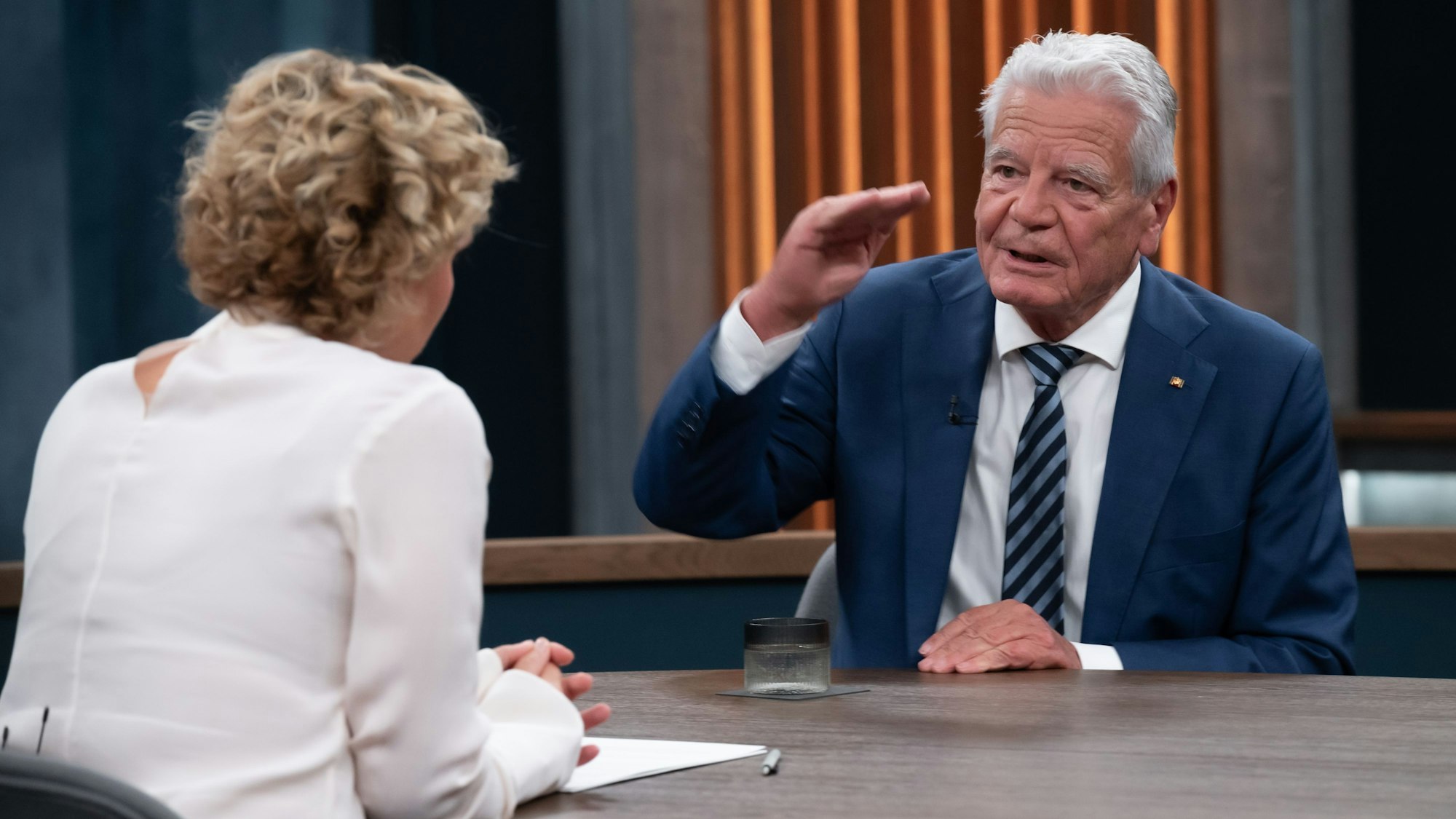 Der frühere Bundespräsident Joachim Gauck war am Sonntagabend in der ARD-Talksendung „Caren Miosga“ zu Gast.