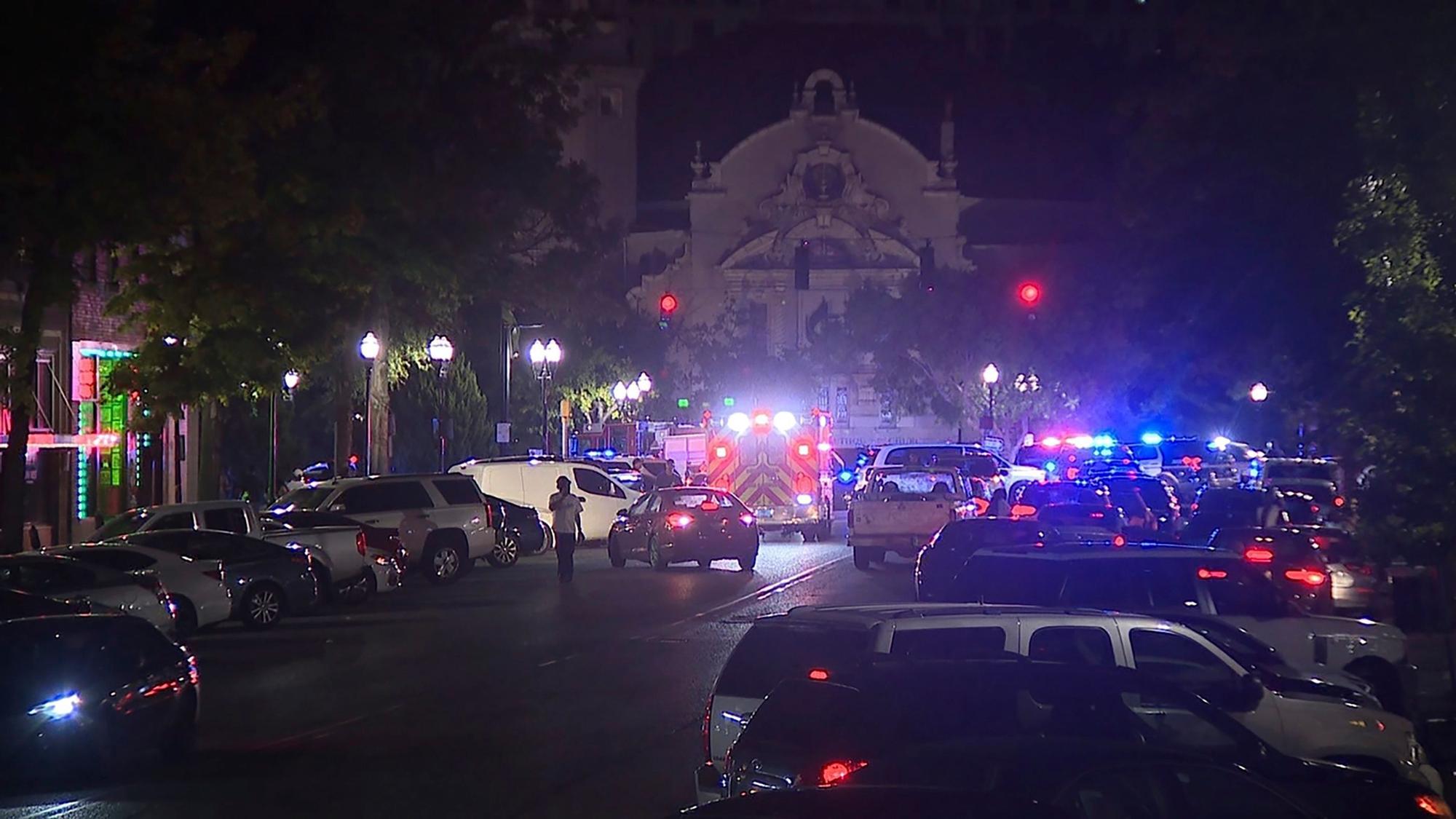 In einem beliebten Ausgehviertel der US-Stadt Birmingham sind mehrere Menschen durch Schüsse Medienberichten zufolge getötet worden. Über ein duzent weitere sollen verletzt worden sein.
