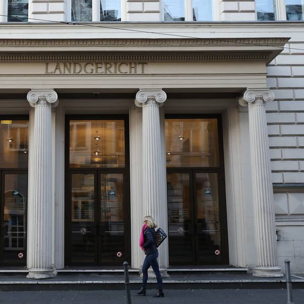 Das Eingangsportal des Bonner Landgerichts.