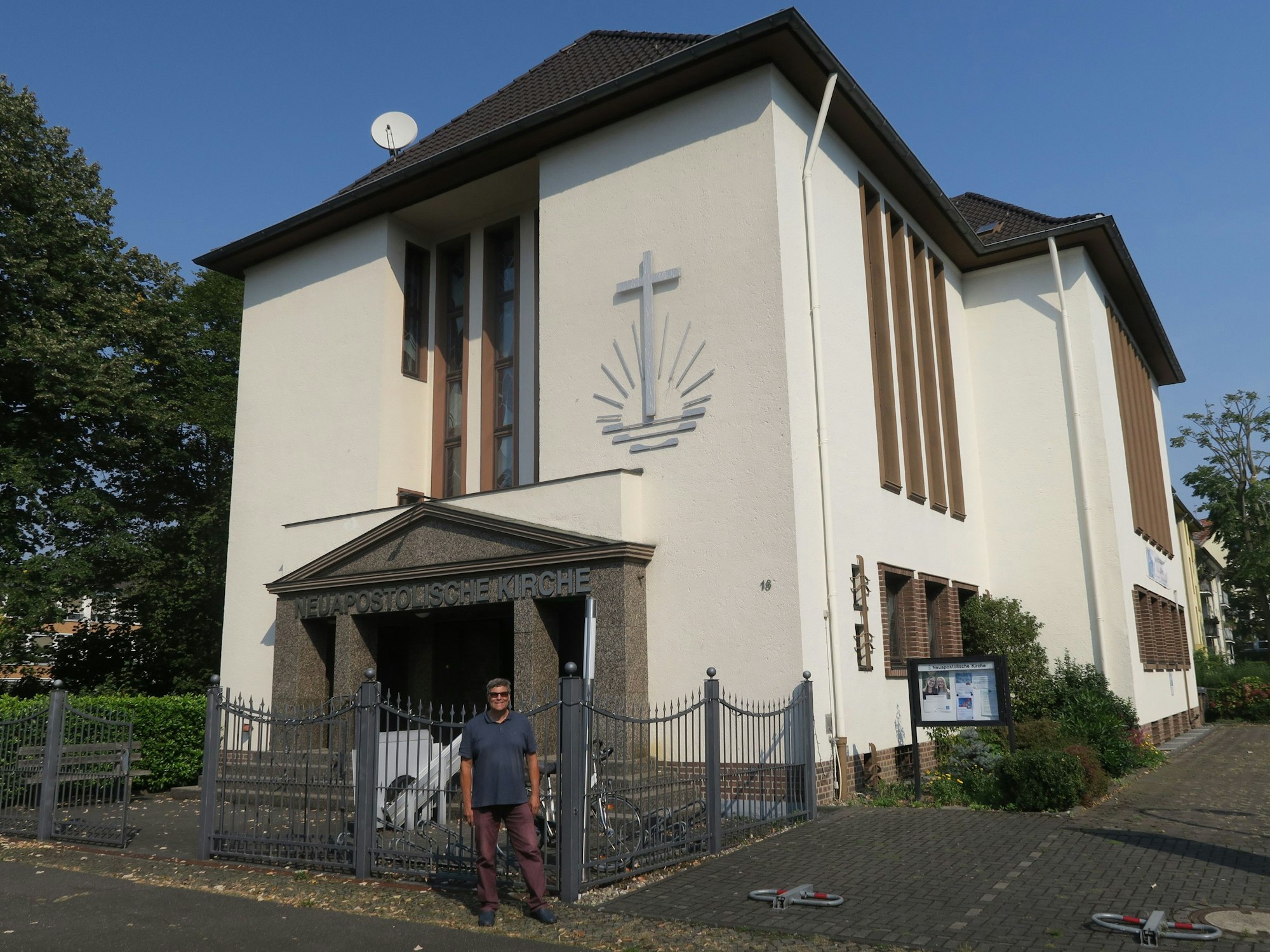 Die Kirche von außen.