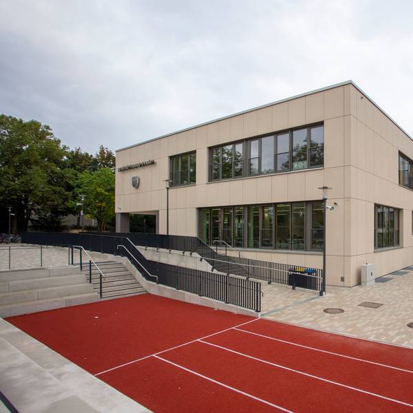 Das frisch sanierte Dreikönigsgymnasium in Köln (Symbolbild).