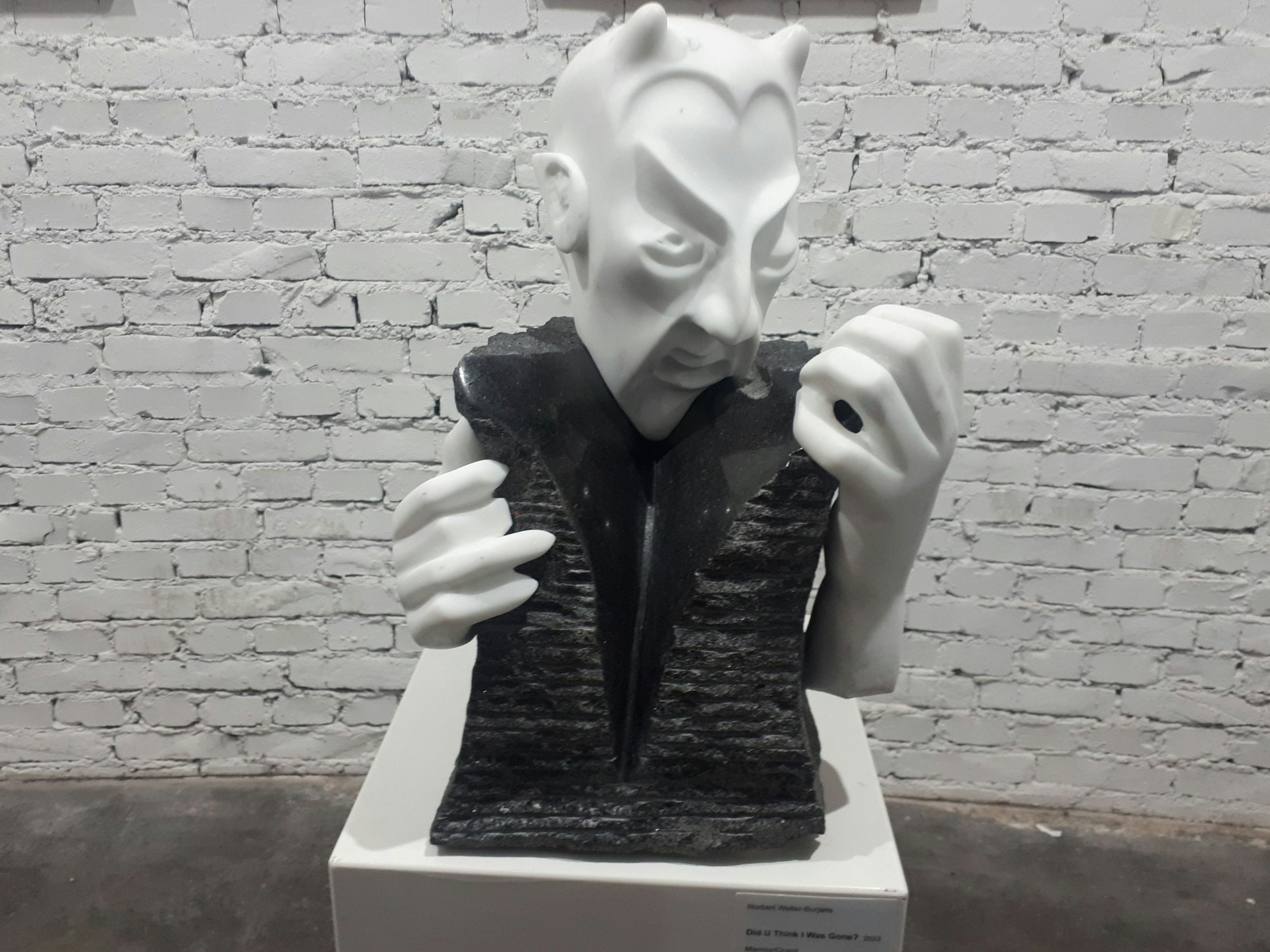 Eine der Skulpturen von Norbert Walter-Borjans.