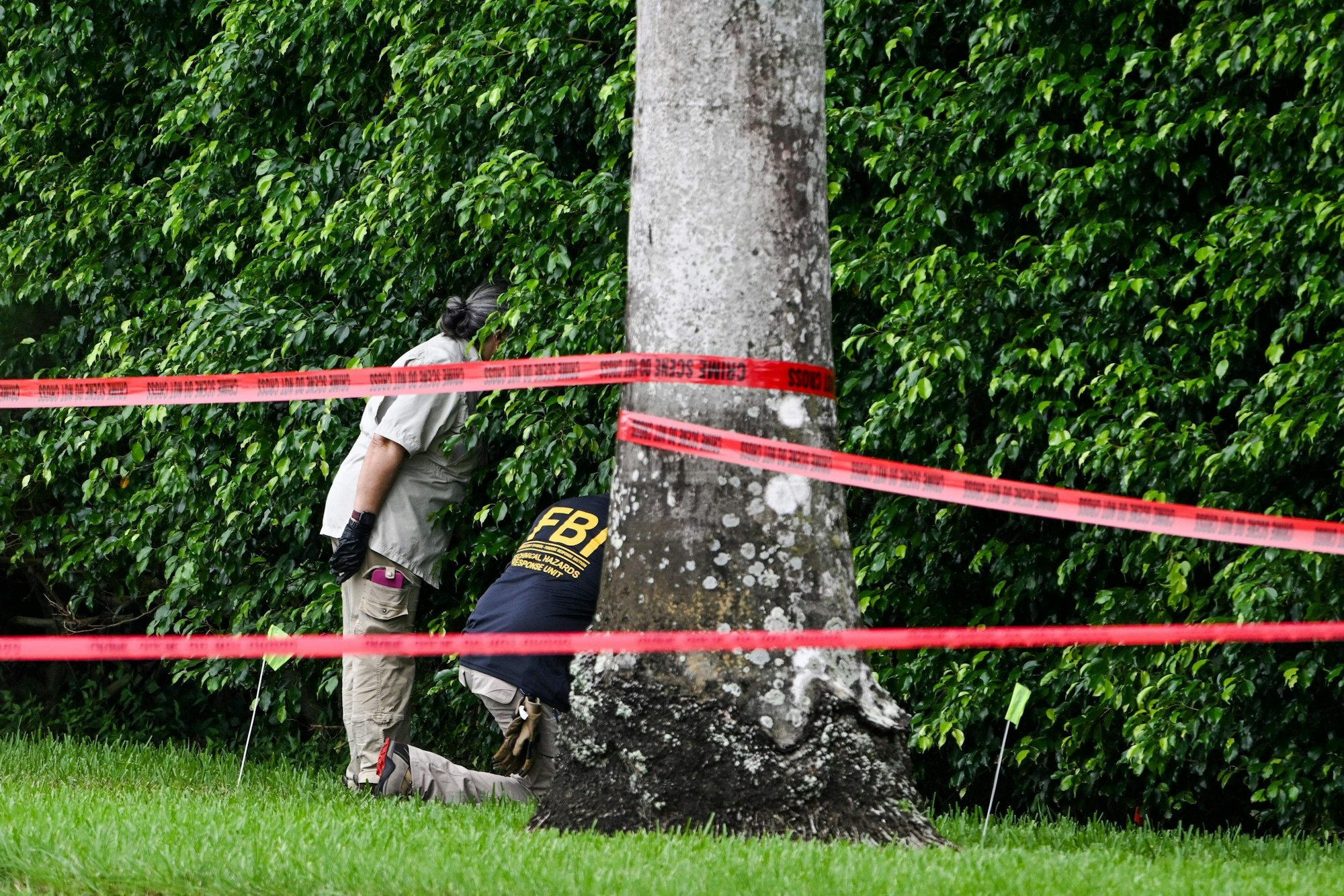FBI-Agenten untersuchen das „Scharfschützennest“ des mutmaßlichen Trump-Attentäters in Palm Beach. (Archivbild)