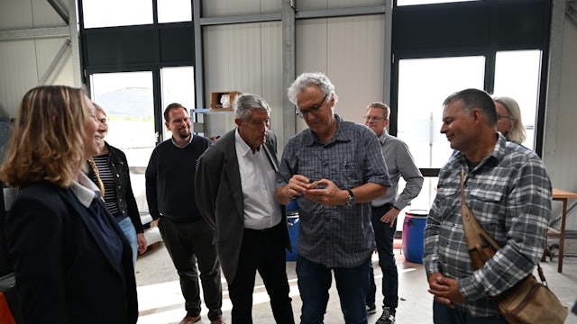 Der Kreisentwicklungsausschuss informiert sich auf Metabolon über die Forschungsvorhaben in der Halle 4. Tanja Hag von der TH Köln erläuterte die Projekte.