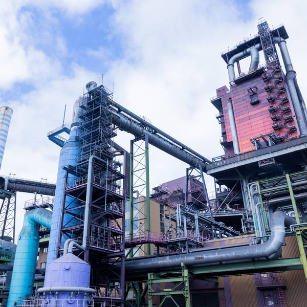 Blick auf den Hochofen 8 auf dem Werksgelände von Thyssenkrupp in Duisburg.