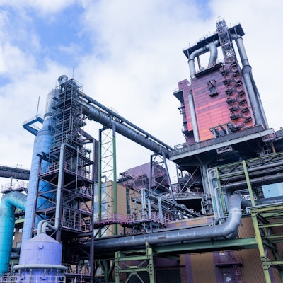 Blick auf den Hochofen 8 auf dem Werksgelände von Thyssenkrupp in Duisburg.