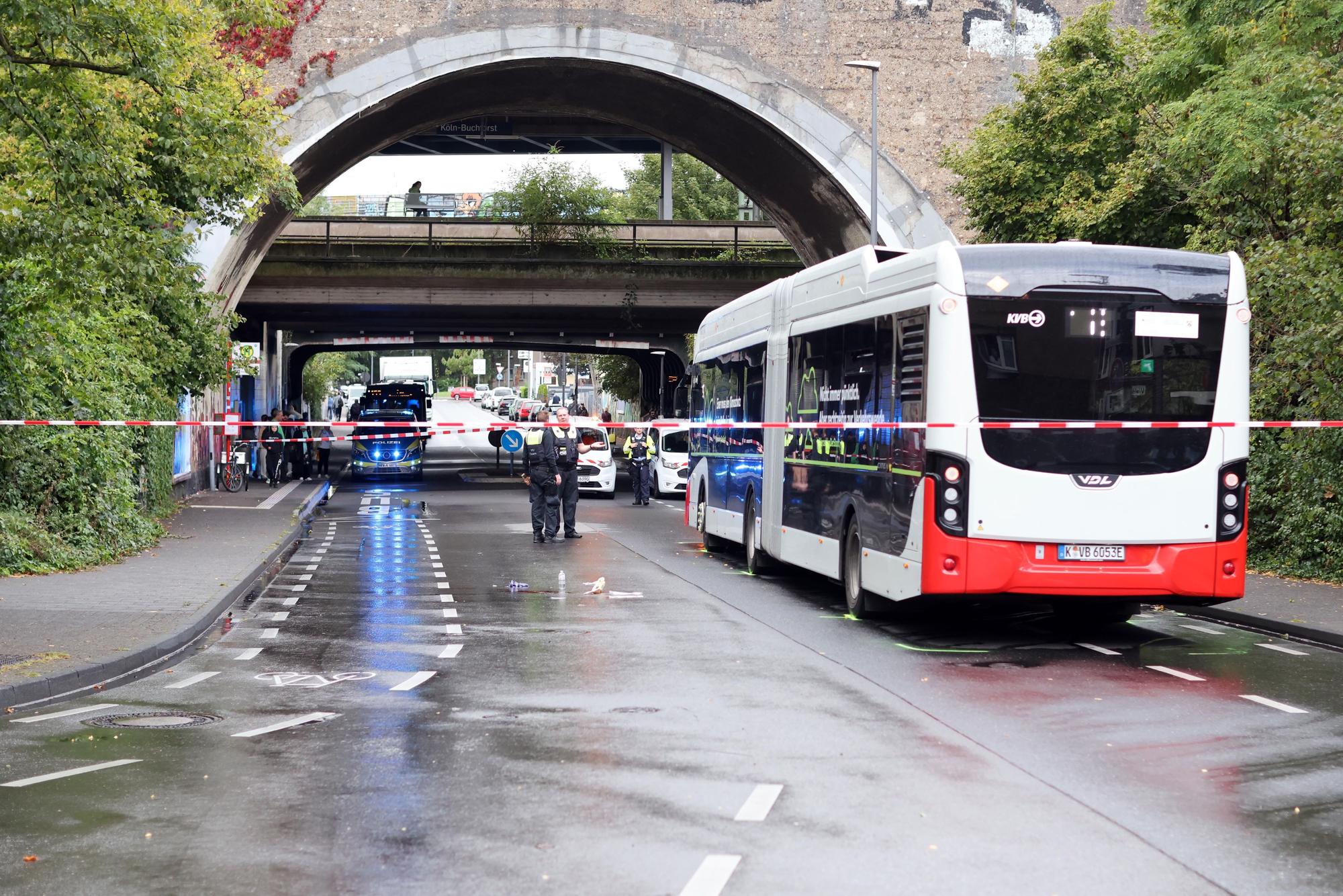 Köln, RSK, KVB Bus überfährt 10-Jährige auf E-Roller