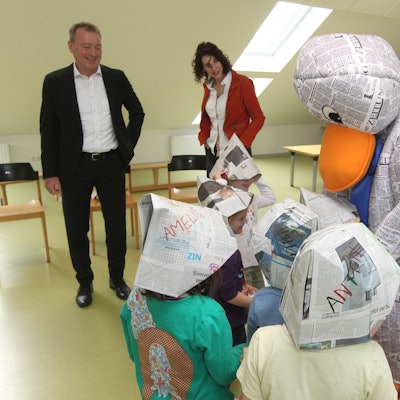 Die Vorschulkinder der Kindertagesstätte St. Monika aus Sieglar begrüßten die Zeitungsente.