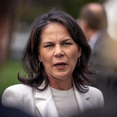 Annalena Baerbock (Bündnis90/Die Grünen), Außenministerin, spricht bei einem Pressestatement am Rande der 79. Generaldebatte der UN-Vollversammlung. Zuvor war es zu einer Rangelei mit einem russischen Reporter gekommen.