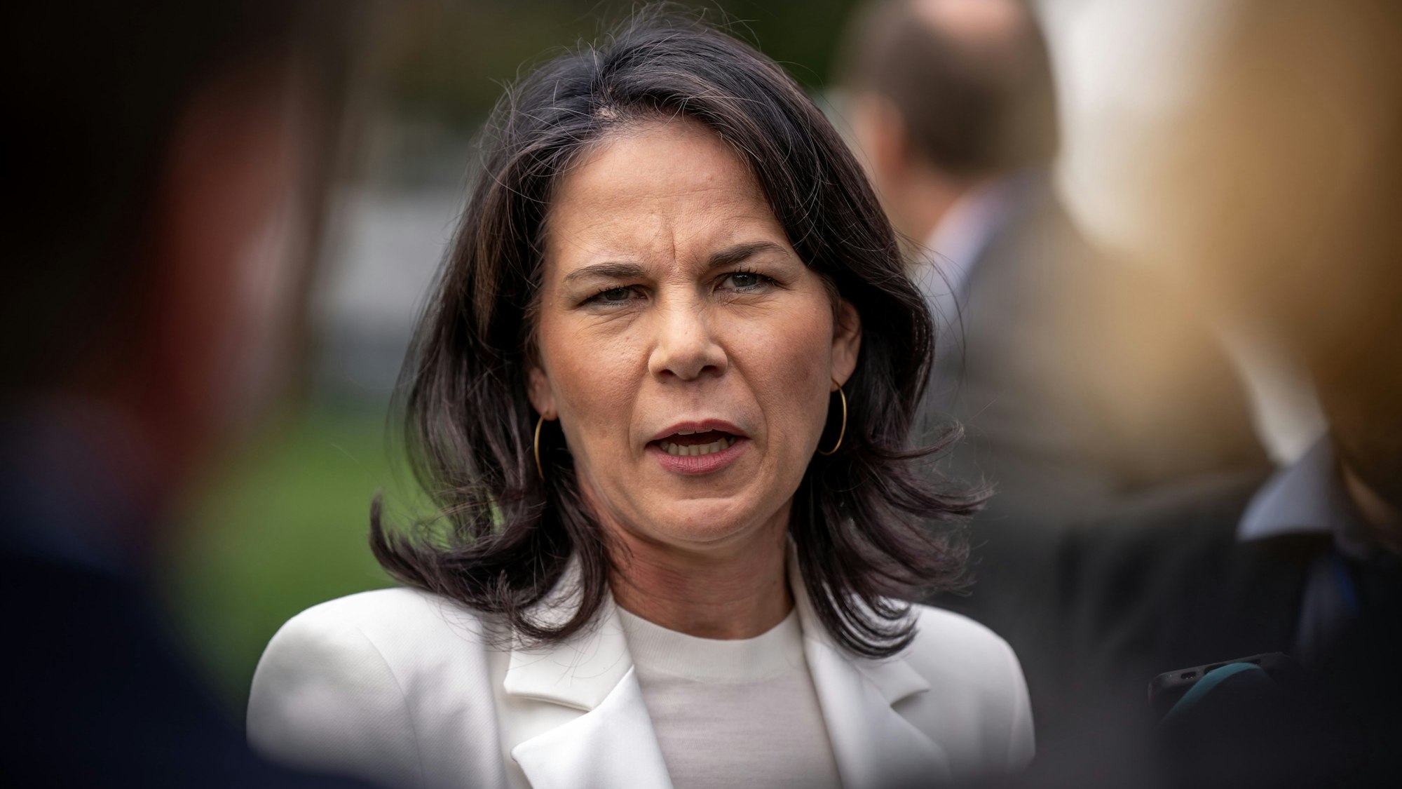 Annalena Baerbock (Bündnis90/Die Grünen), Außenministerin, spricht bei einem Pressestatement am Rande der 79. Generaldebatte der UN-Vollversammlung. Zuvor war es zu einer Rangelei mit einem russischen Reporter gekommen.