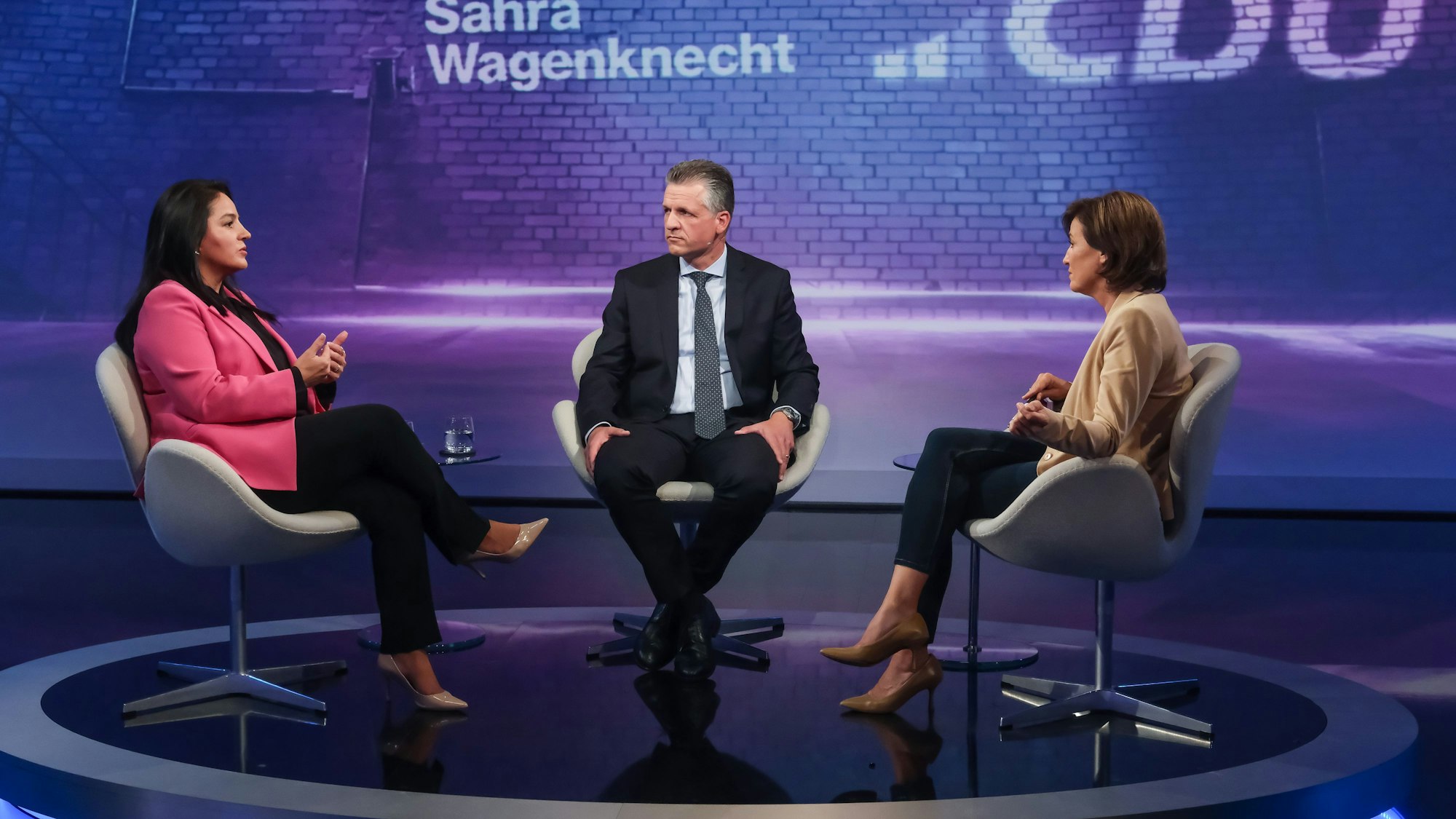 ARD/"maischberger" vom 24.09.2024 abgebildete Personen v.l.n.r. Sevim Dağdelen (BSW, Außenpolitikerin), Thorsten Frei (CDU, Parlamentarischer Geschäftsführer der Unionsfraktion), Sandra Maischberger
