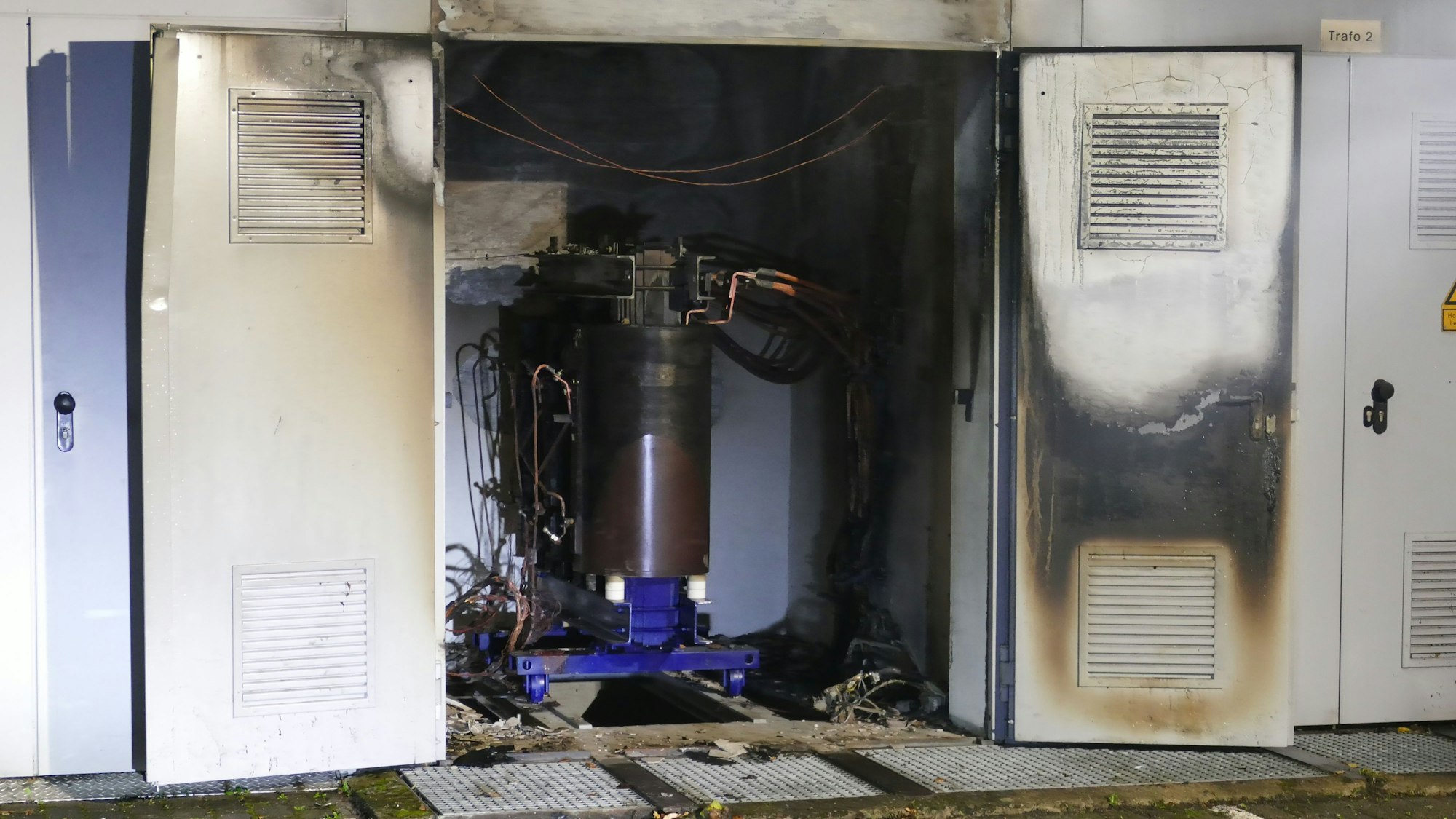 Der beschädigte Trafo.