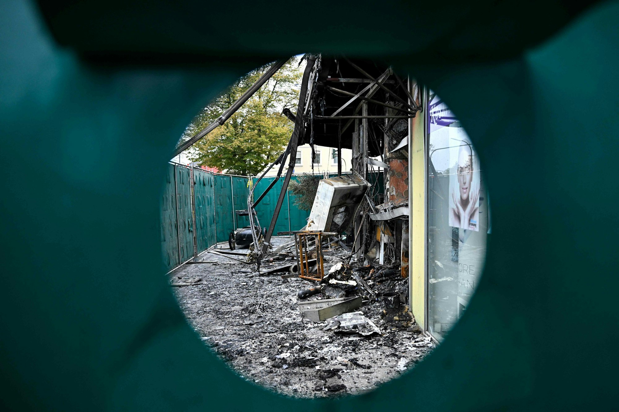 Ein Blick auf das zerstörte Café in Pesch.