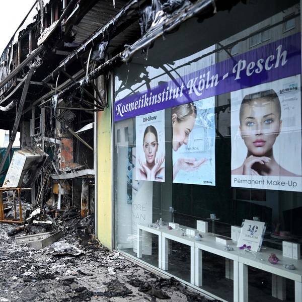 Bei der Explosion wurde ein Café zerstört.