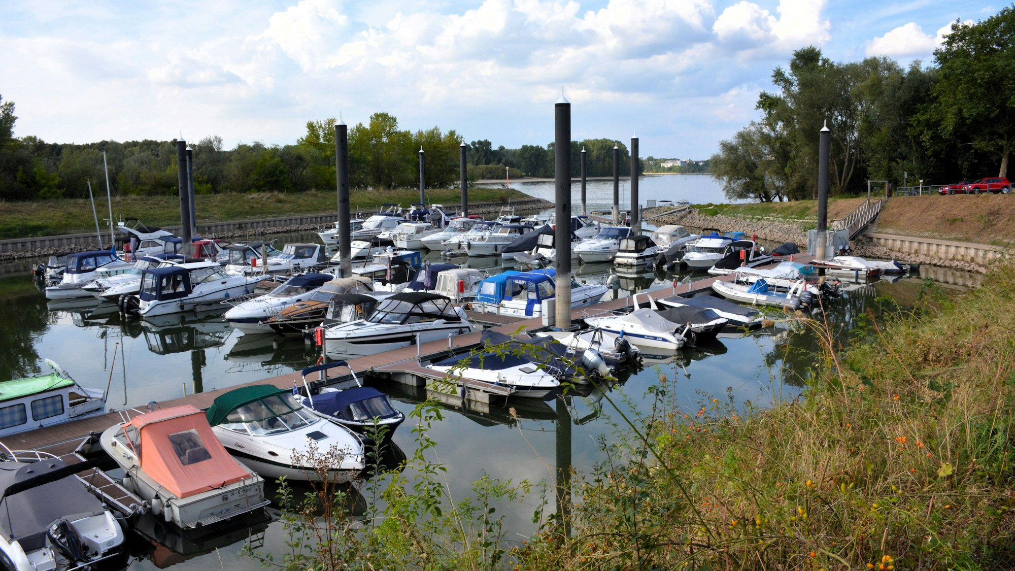 Der Jachthafen von Zündorf.