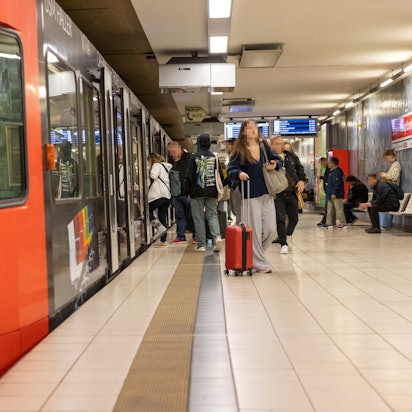 Schlechte Stimmung an der Bahnsteigkante: Bei den KVB herrscht Frust.