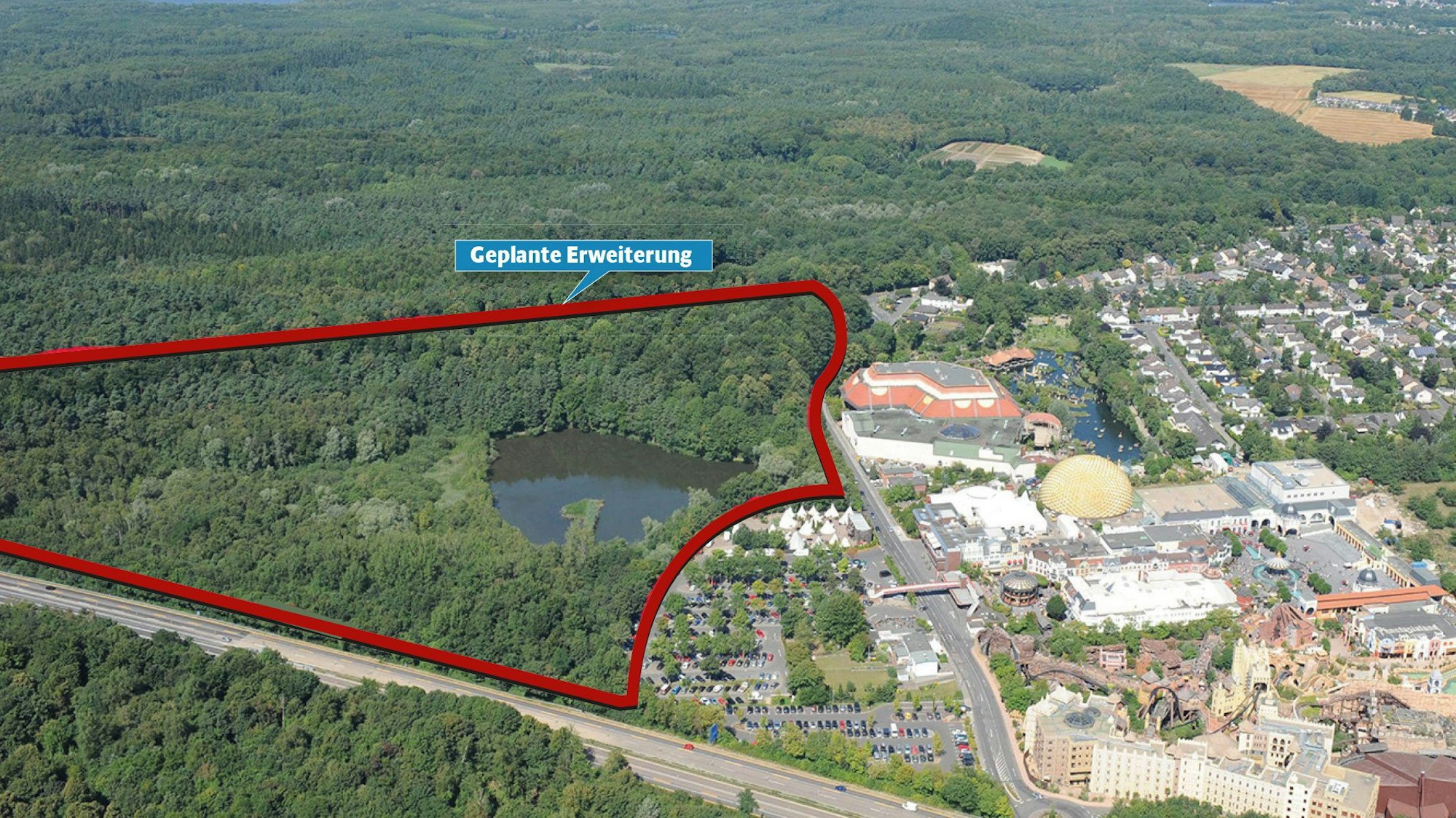 Auf dem Bild ist eine Luftaufnahme des Phantasialands zu sehen, die mögliche Fläche der Erweiterung ist rot markiert.