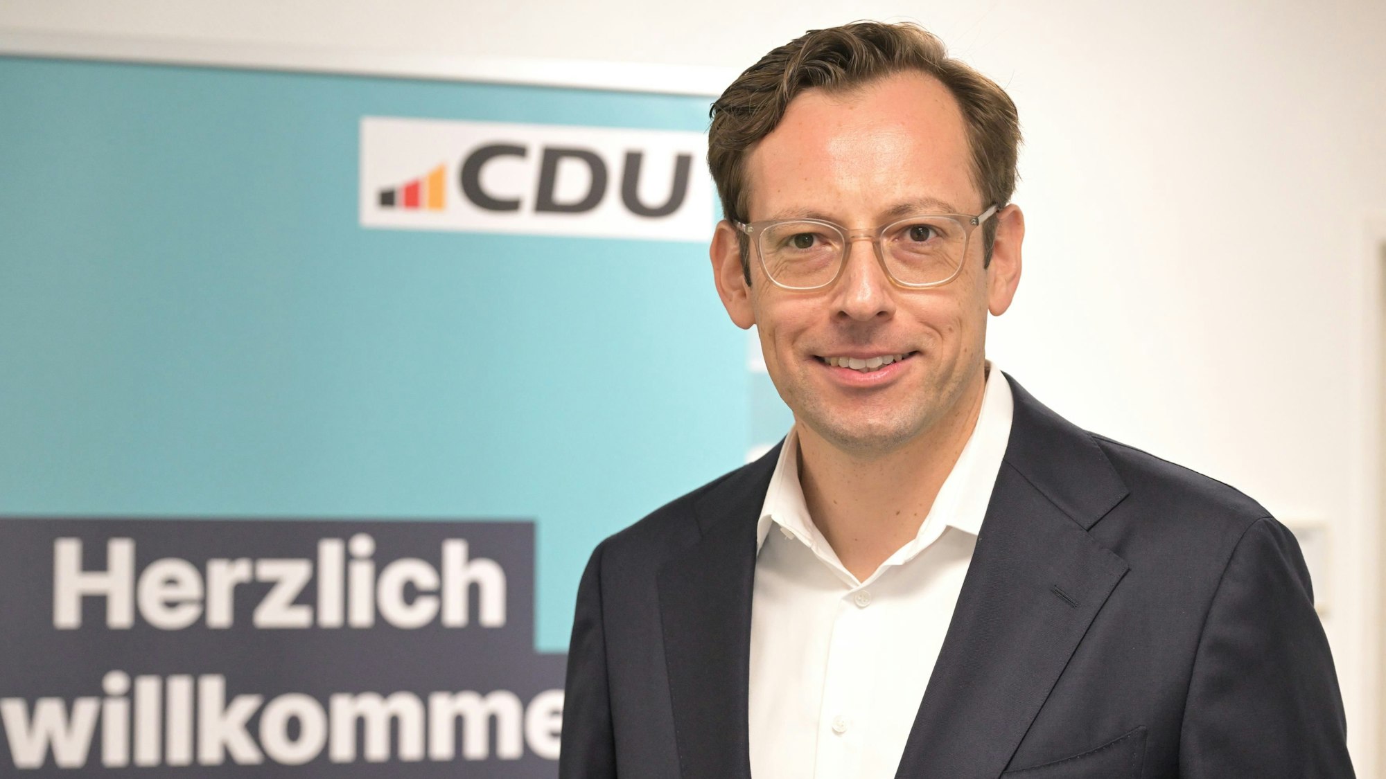 Im CDU-Center in Bergisch Gladbach stellt sich der designierte Bürgermeisterkandidaten Alexander Felsch vor