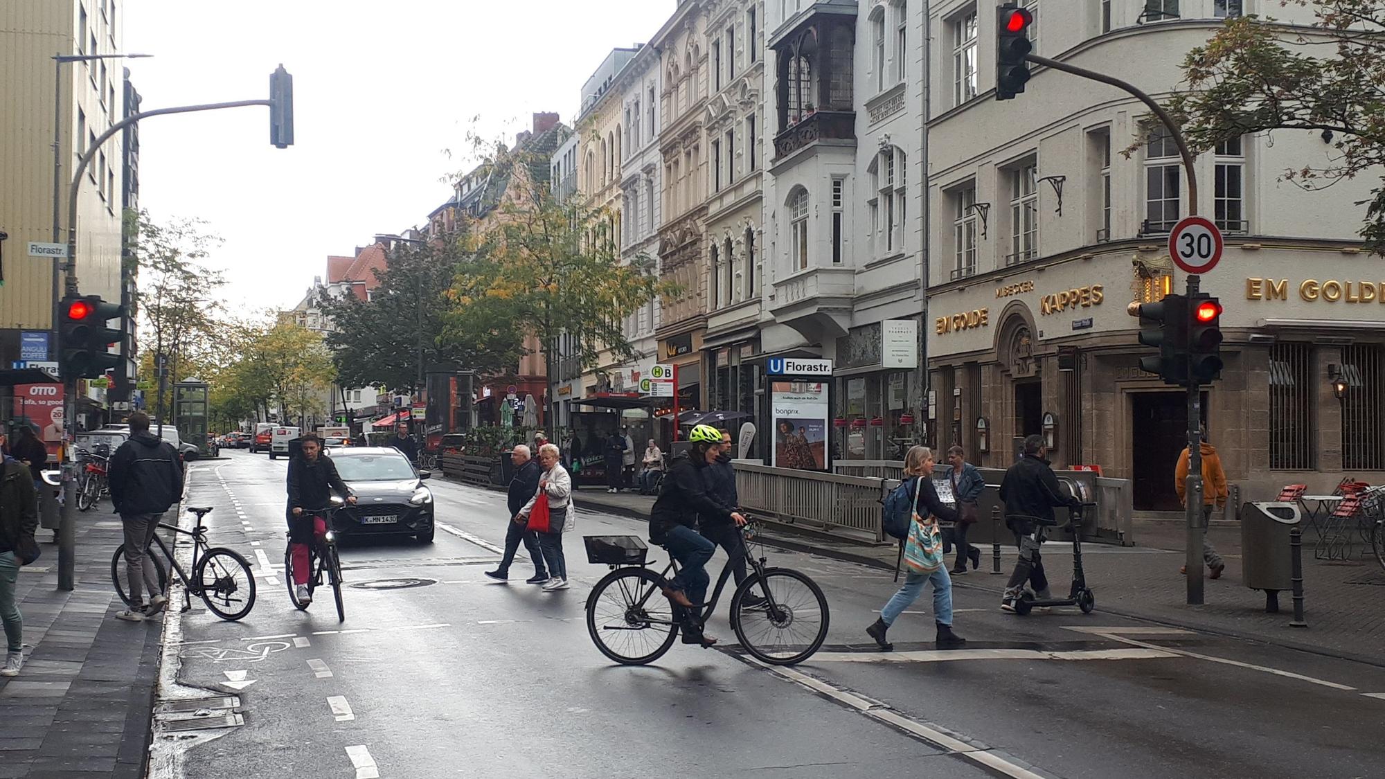 Die Fußgängerampel am „Golde Kappes“.