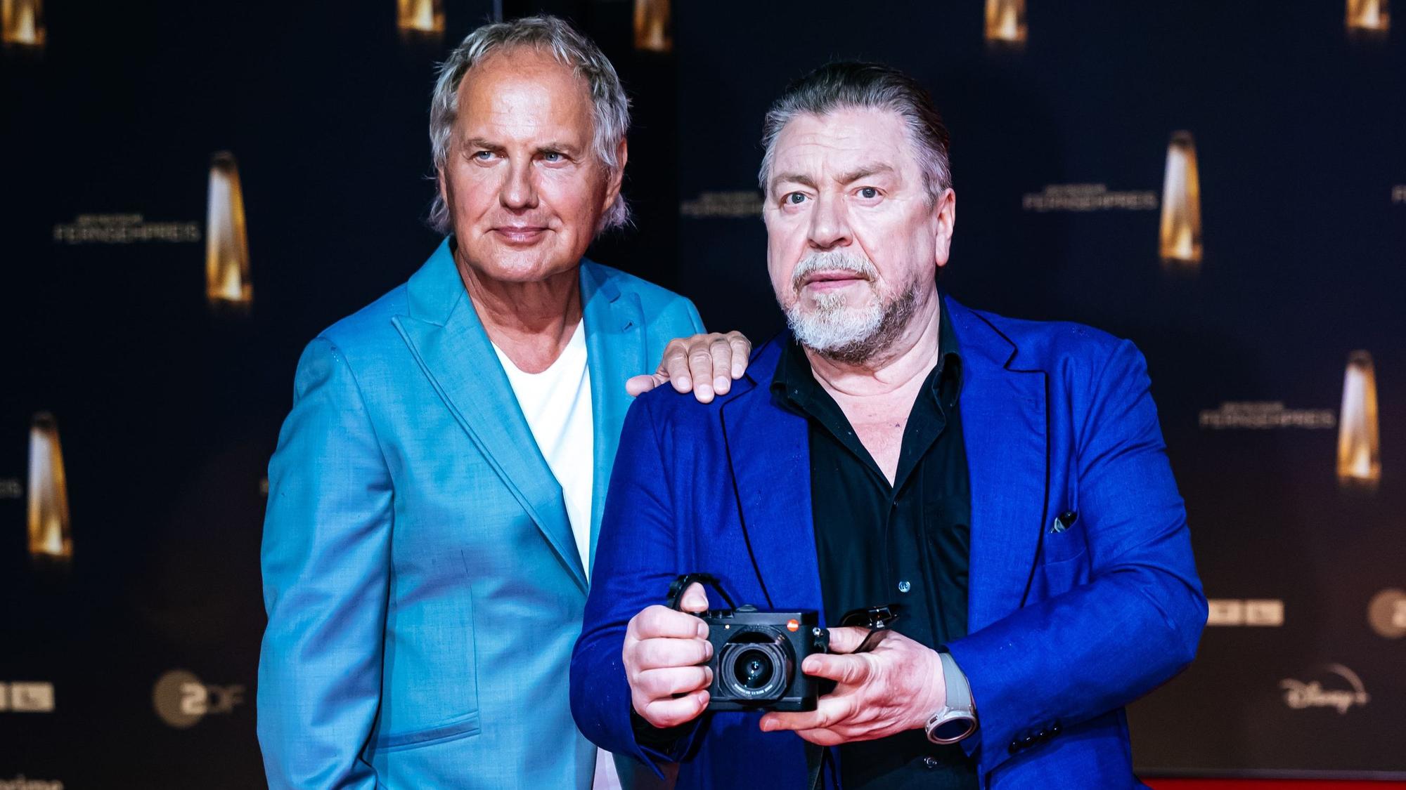 Uwe Ochsenknecht und Armin Rohde wurden kurzerhand selbst zu Fotografen.