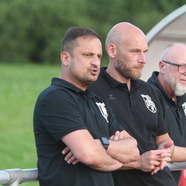 Derzeit nicht zu beneiden: Cheftrainer Fatih Özyurt (von links), Sportchef Frank Fußhöller und Teammanager Thomas Henseler vom FC Hennef 05. Quentin Bröhl