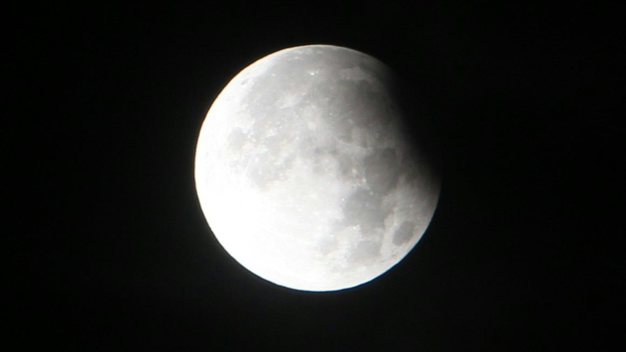 Eine partielle Sonnenfinsternis gab es Mitte September zum Vollmond.