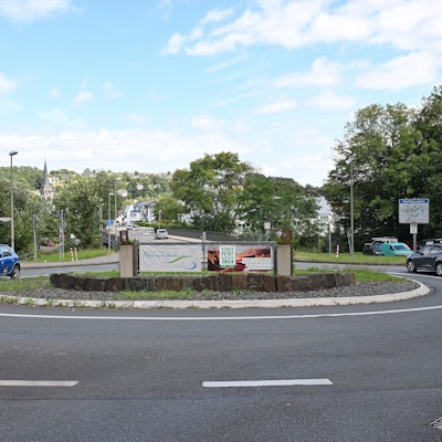 Protest gegen den Rückbau. Treff am Kreisel K 25 (Cyriax) mit erbosten Overathern