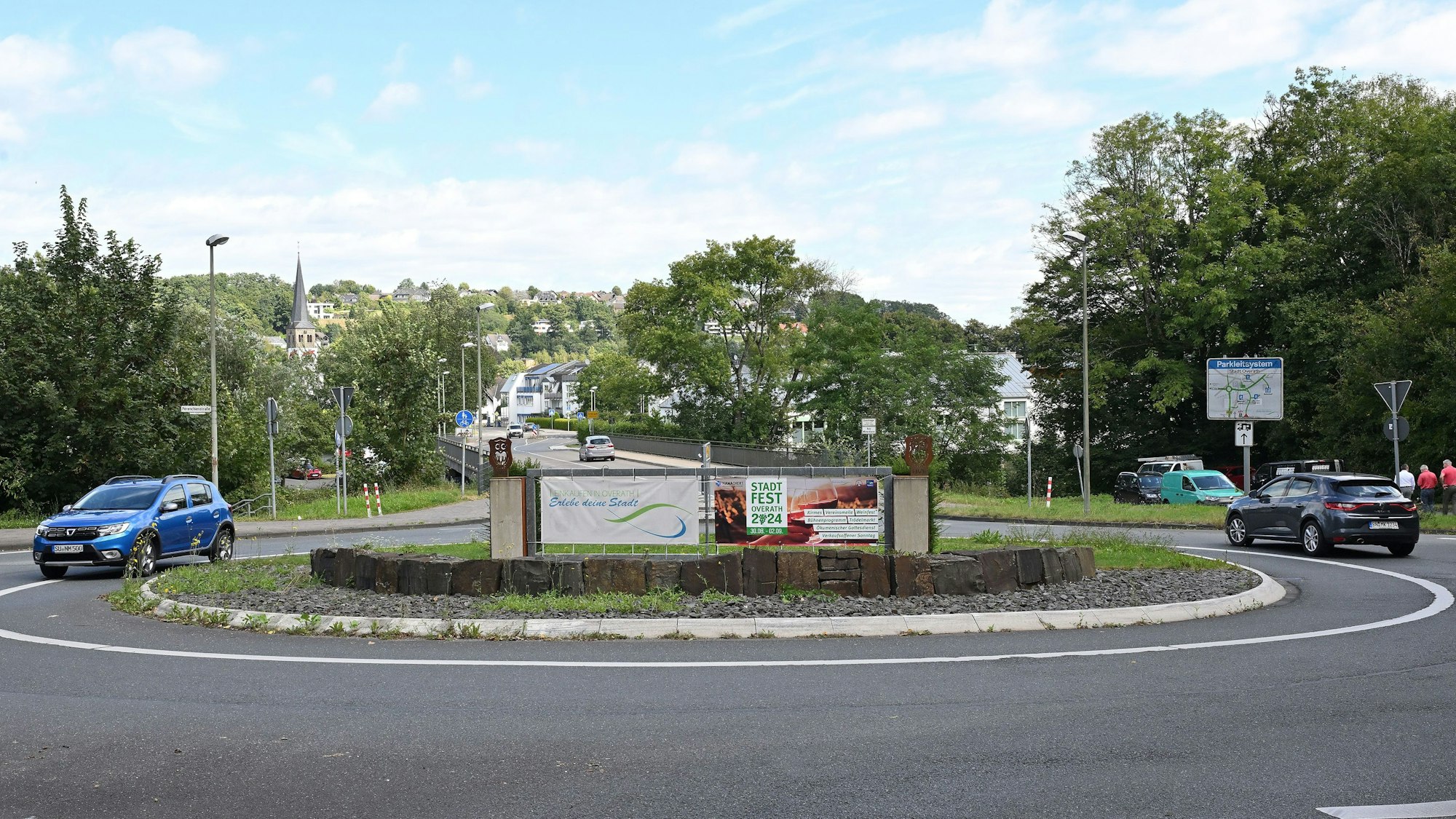 Protest gegen den Rückbau. Treff am Kreisel K 25 (Cyriax) mit erbosten Overathern