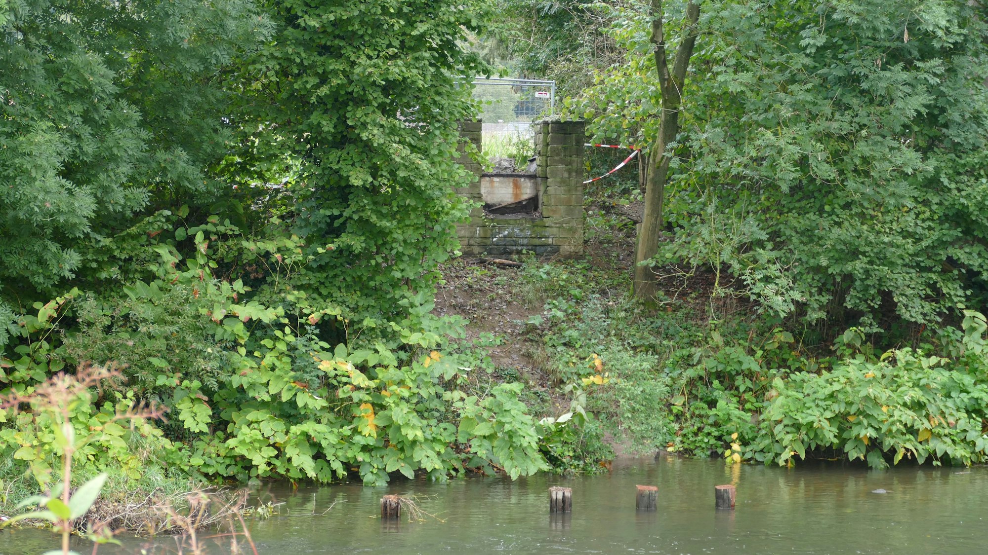 Der nun leere Brückenkopf auf Honsbacher Seite.