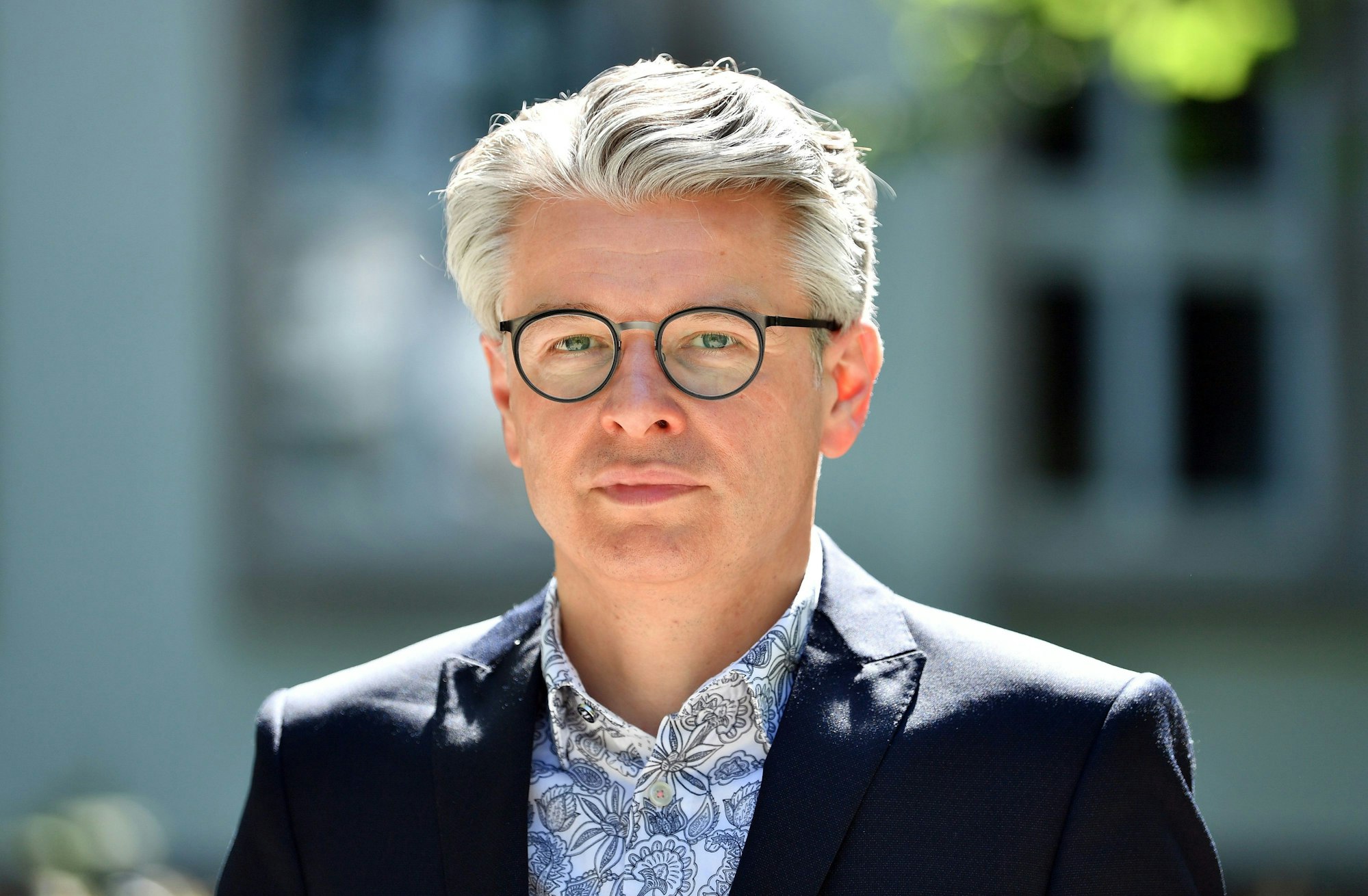 André Brodocz, Politikwissenschaftler, steht auf dem Gelände der Universität Erfurt. (Archivbild)