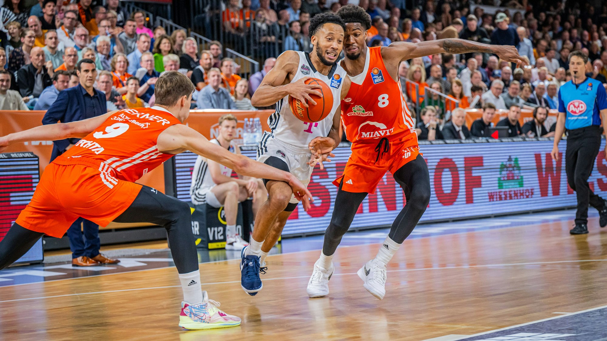 Von Darius McGhee (M.) brauchen die Baskets mehr als die sieben Punkte wie in Vechta.