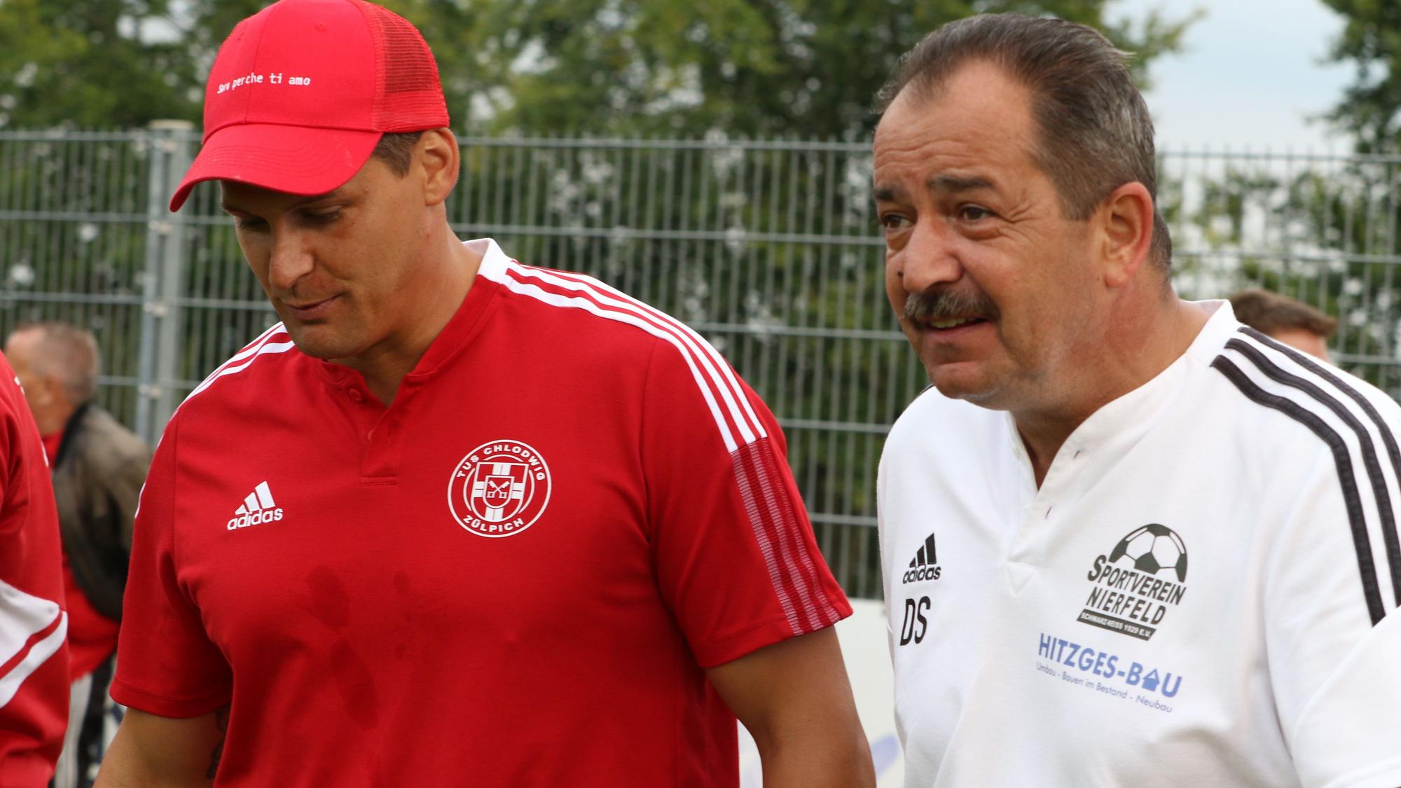 Die beiden Trainer David Sasse und Dirk Scheer im Gespräch.