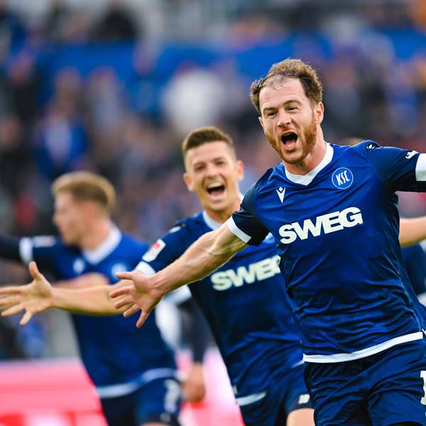 Gewohnte Pose: Der georgische KSC-Goalgetter Budu Zivzivadze bejubelt einer seiner bislang sechs Saisontreffer.