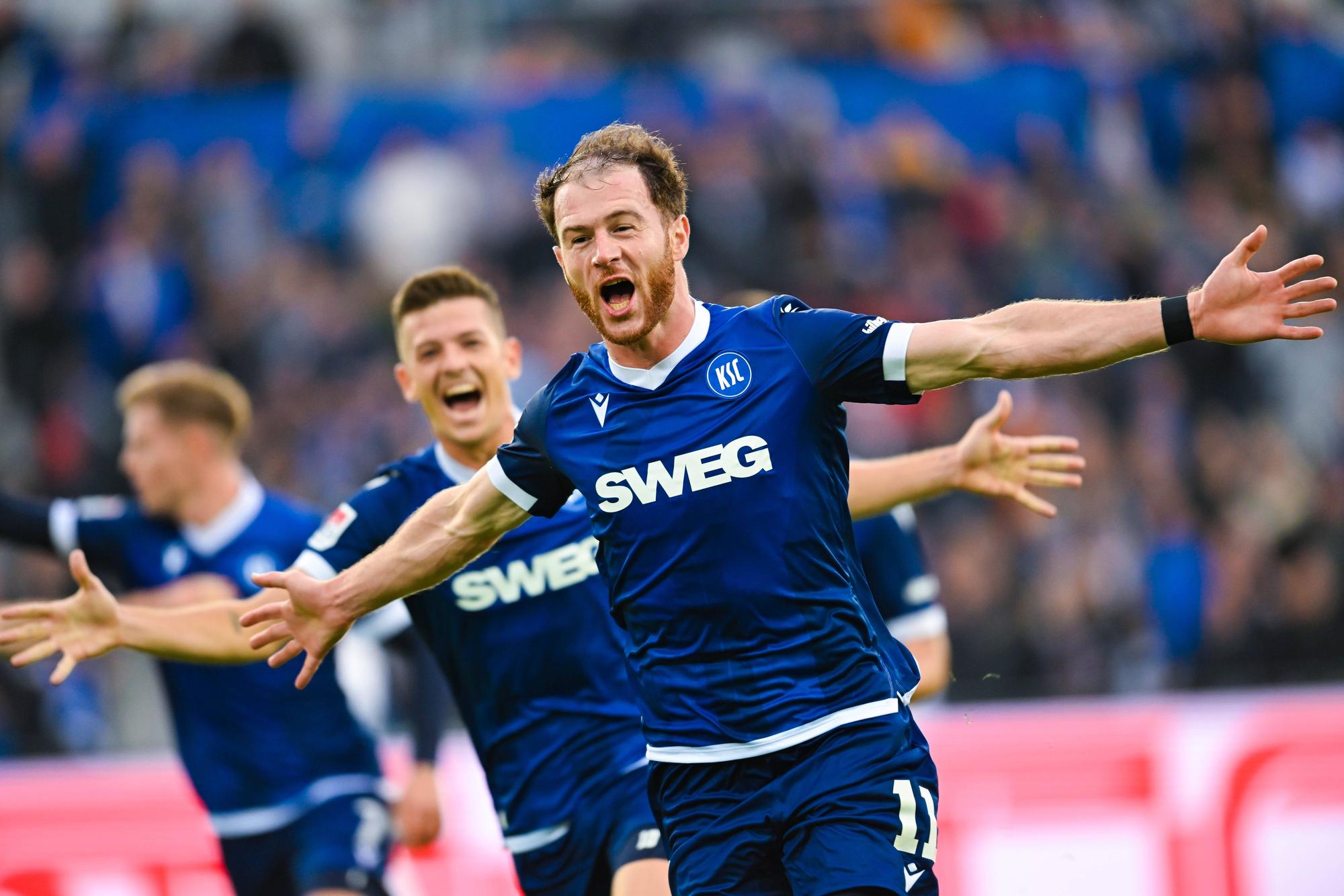 Gewohnte Pose: Der georgische KSC-Goalgetter Budu Zivzivadze bejubelt einer seiner bislang sechs Saisontreffer.