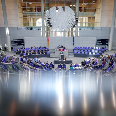 Hubertus Heil (SPD), Bundesminister für Arbeit und Soziales, spricht bei der Sitzung des Bundestags mit der ersten Lesung zum Rentenpaket II.