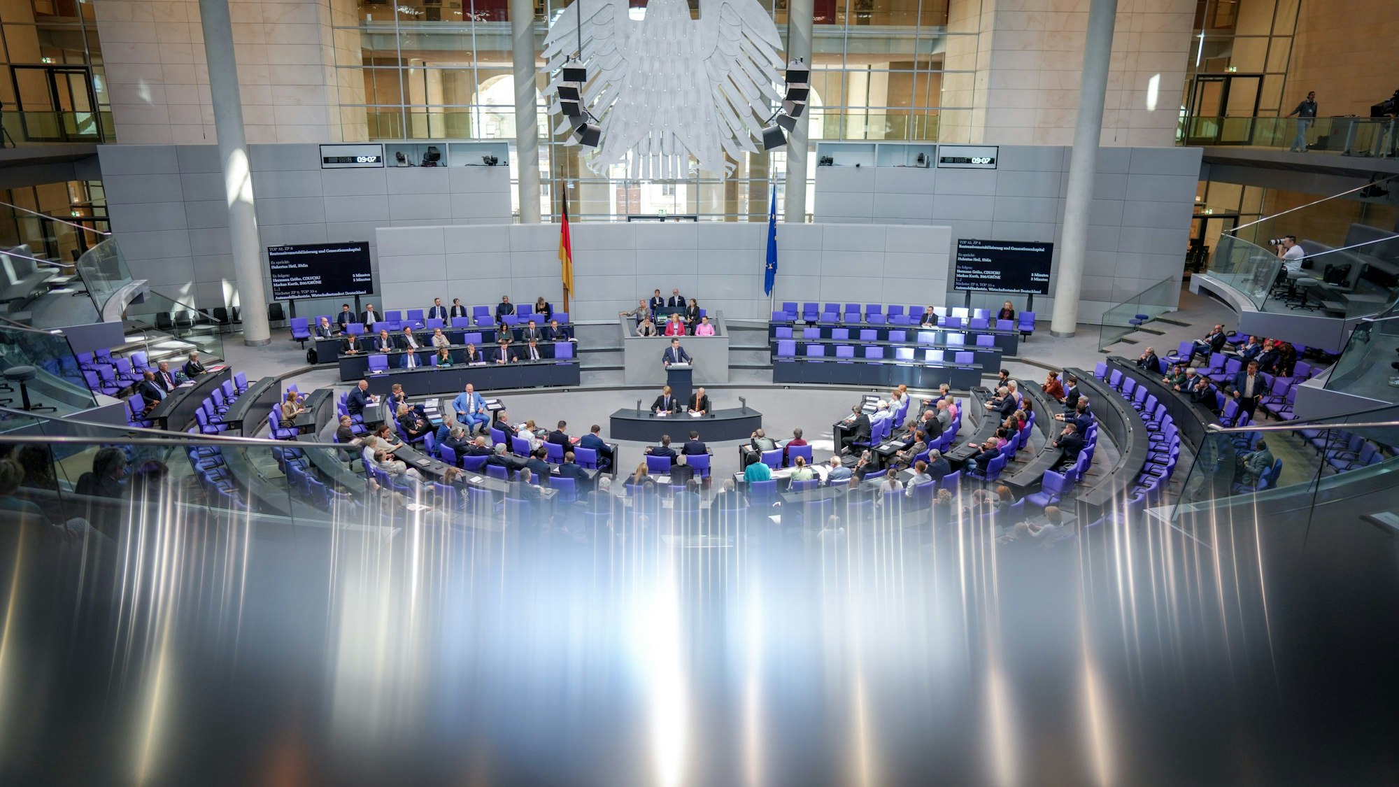 Hubertus Heil (SPD), Bundesminister für Arbeit und Soziales, spricht bei der Sitzung des Bundestags mit der ersten Lesung zum Rentenpaket II.