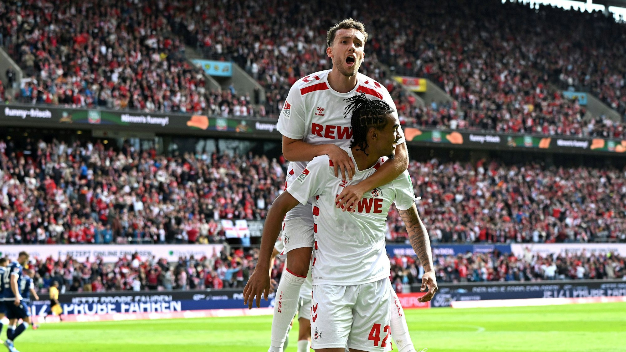 LKölner Torschützen: Luca Waldschmidt (oben) Damion Downs sorgten für die 3:0-Führung gegen Karlsruhe.