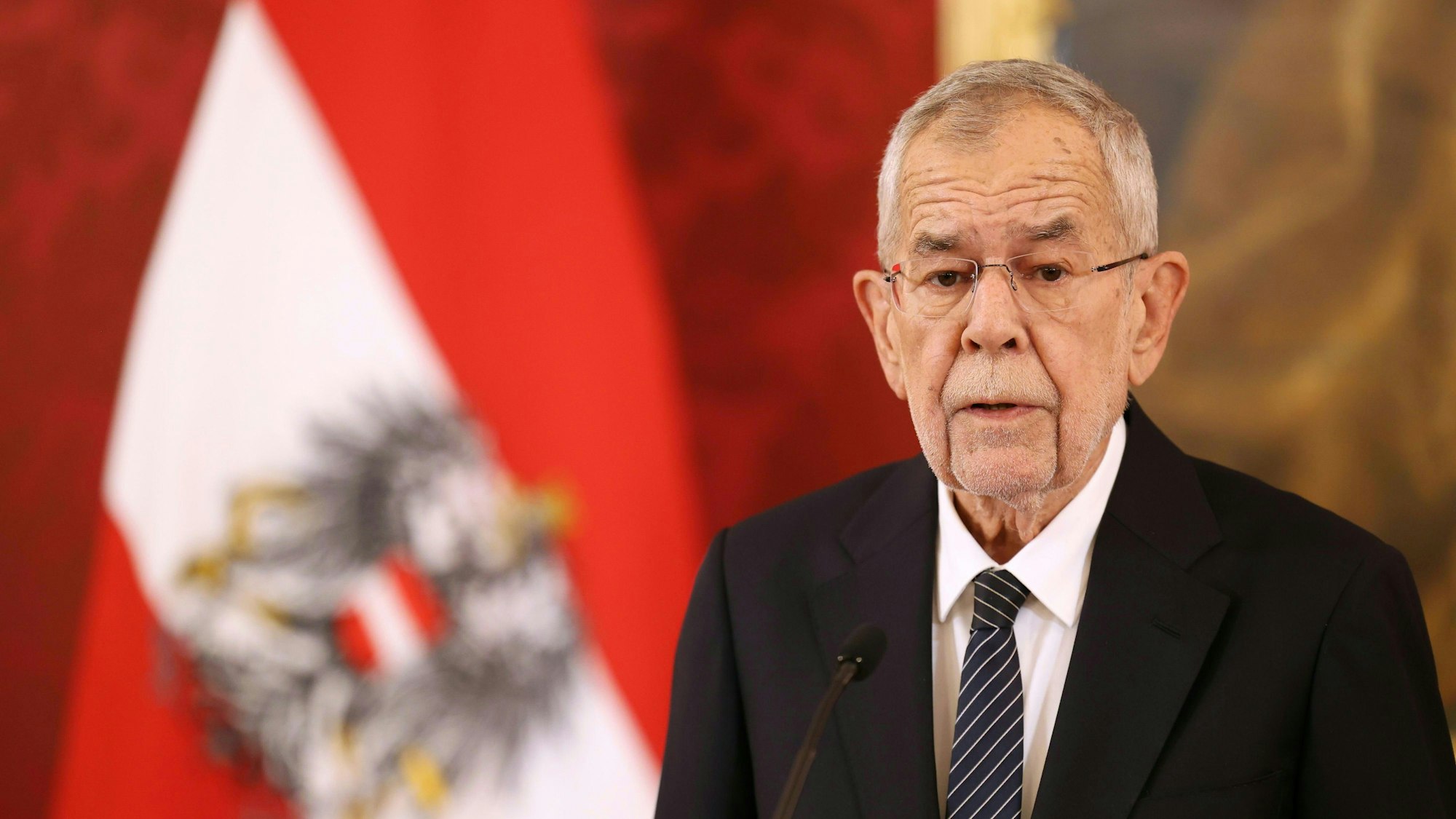 Bundespräsident Alexander Van der Bellen gibt ein Statement im Rahmen der Nationalratswahl in der Präsidentschaftskanzlei.