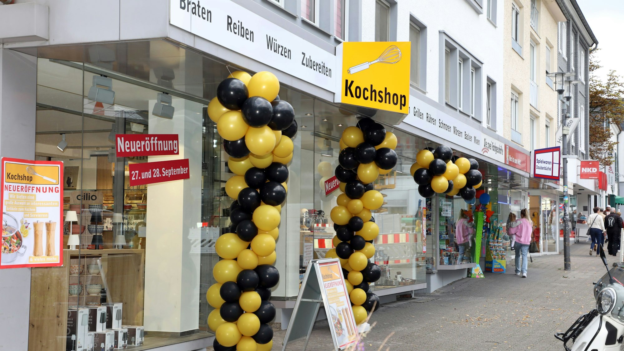Außenansicht der Kochshop-Filiale im ehemaligem Ladenlokal von „Tisch & Trend Daubenbüchel“ an der Bensberger Schloßstraße.