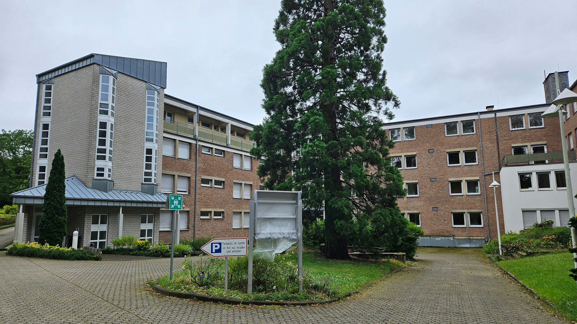 Zu sehen ist das Salvatorianerinnen-Kloster in Horrem.