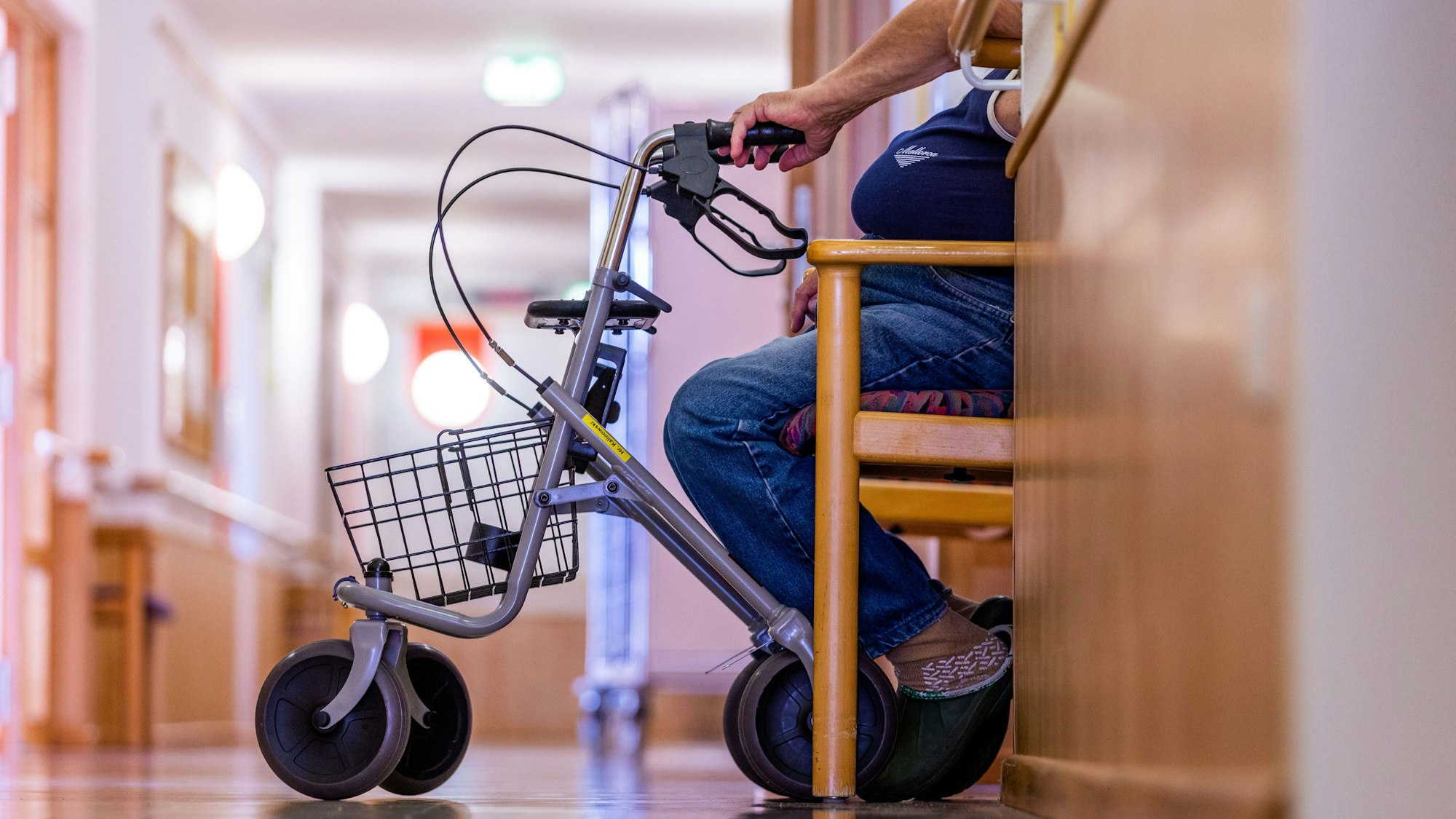 Teuer und zeitaufwendig: Die Pflege in Deutschland steckt in der Krise. dpa