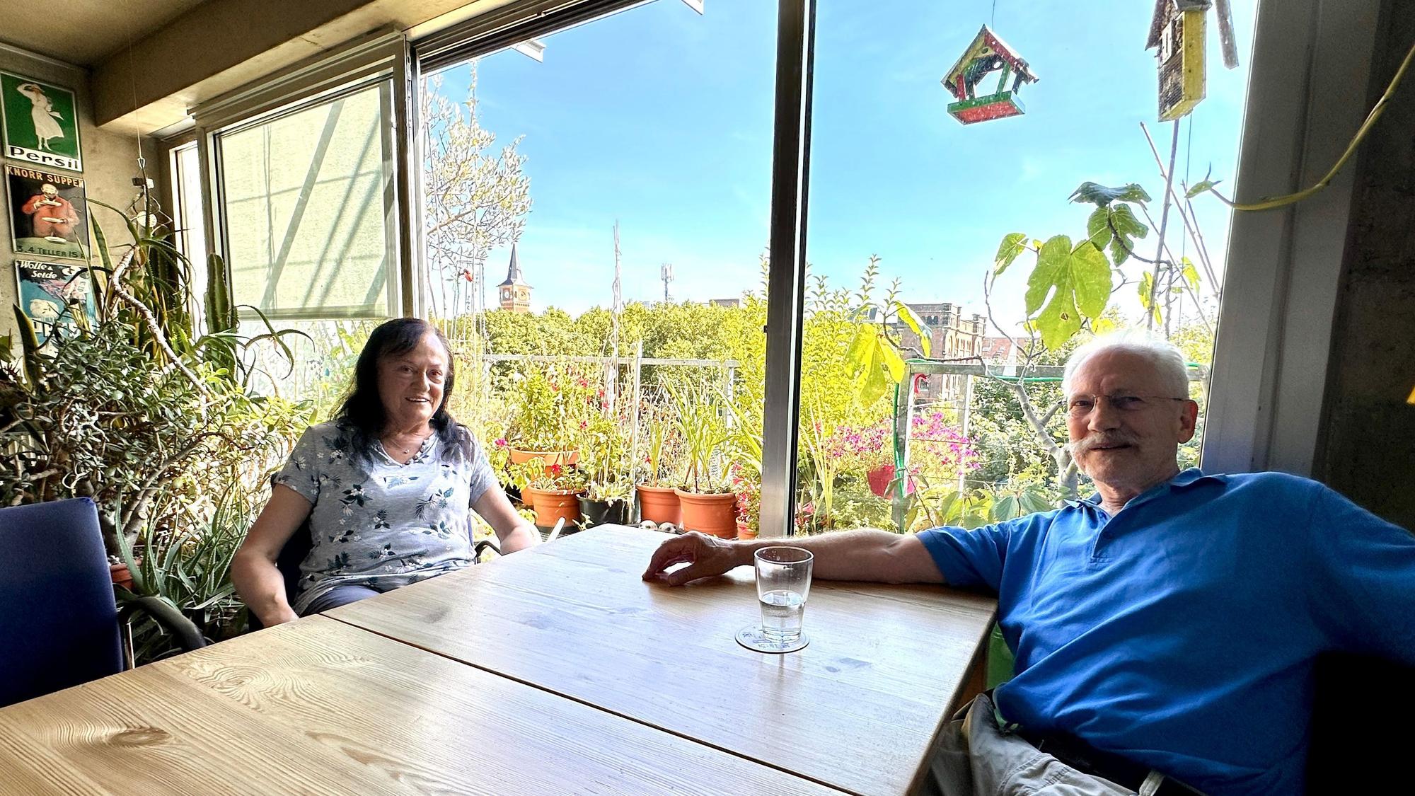 Von Grün umgeben, mit Blick auf das Stollwerck, wohnen Gisela und Jürgen Wulfkühler.