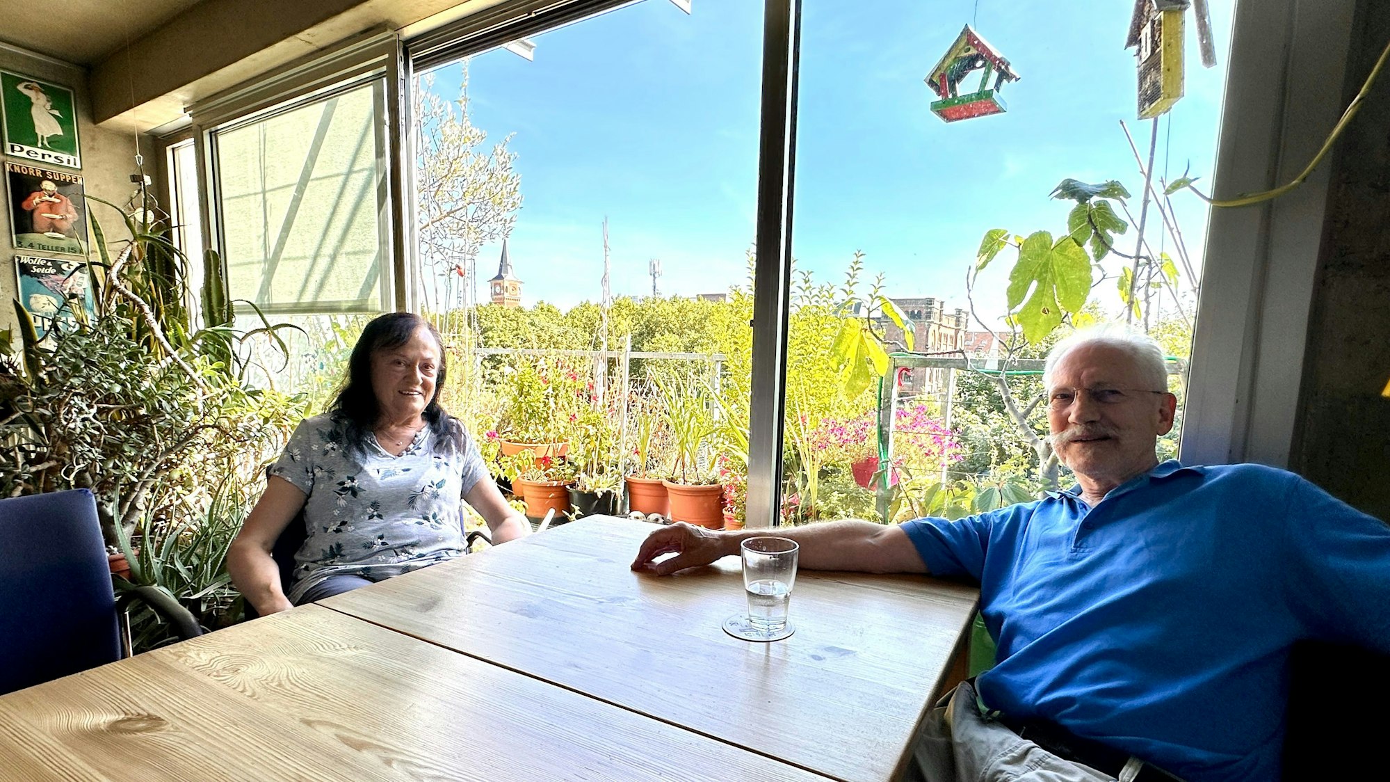 Von Grün umgeben, mit Blick auf das Stollwerck, wohnen Gisela und Jürgen Wulfkühler.