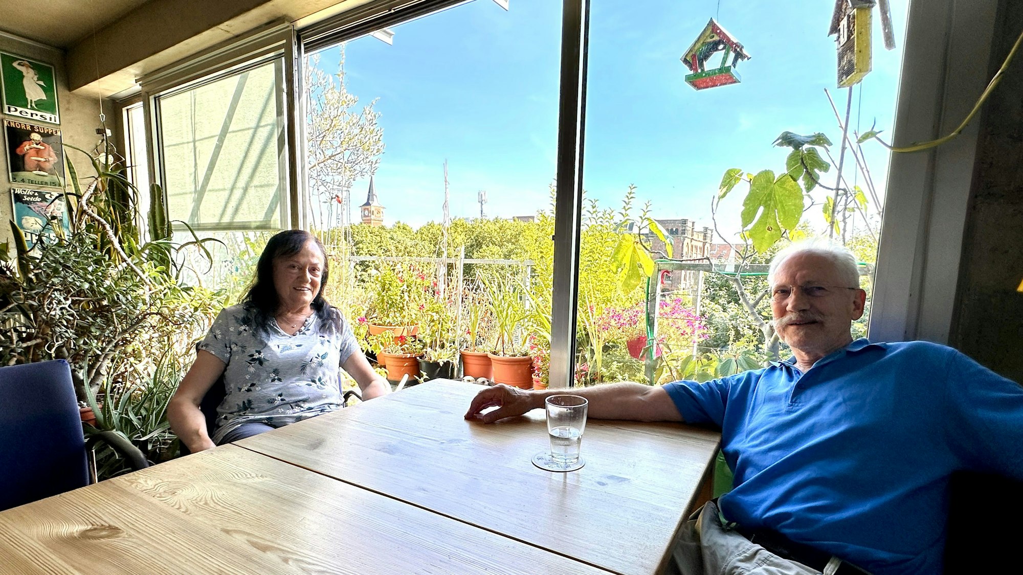 Von Grün umgeben, mit Blick auf das Stollwerck, wohnen Gisela und Jürgen Wulfkühler.